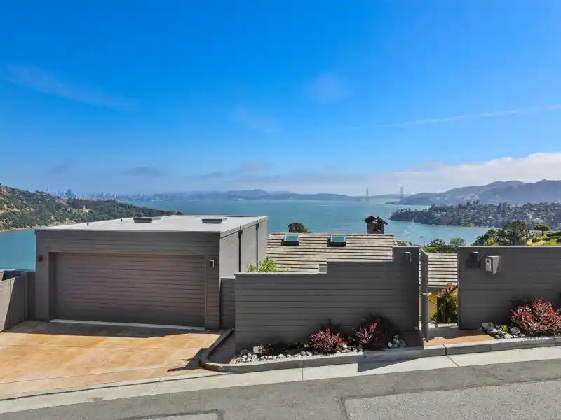 STATE OF THE ART CONTEMPORARY RETREAT WITH WORLD CLASS VIEWS – image 30