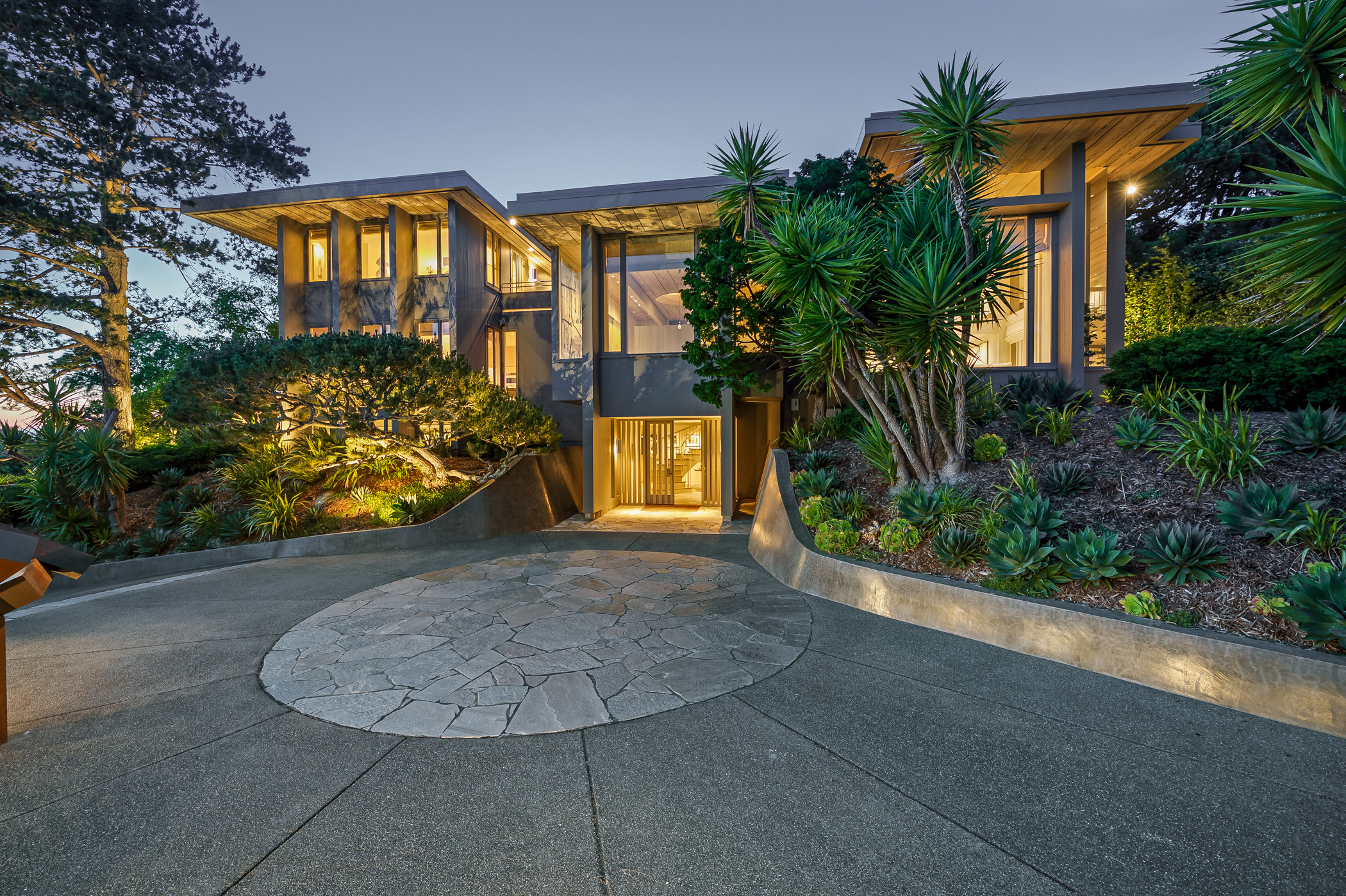THE EXTRAORDINARY 'ART HOUSE' – image 2