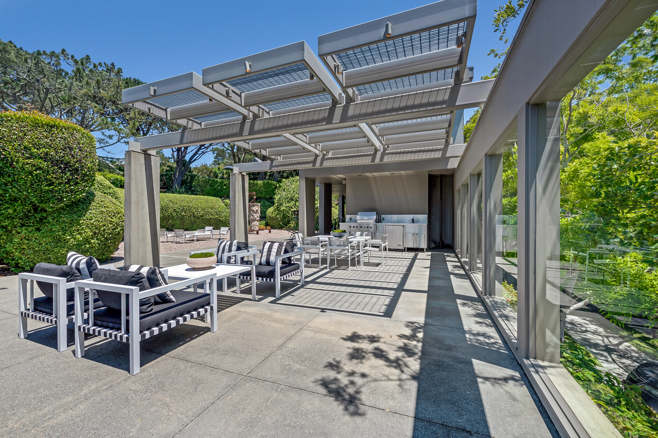 THE EXTRAORDINARY 'ART HOUSE' – image 33