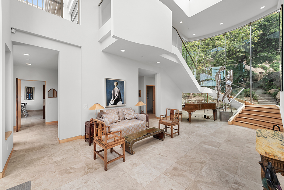 Luxurious Architectural Masterpiece on 111+ Acres in Santa Susana Knol – image 6
