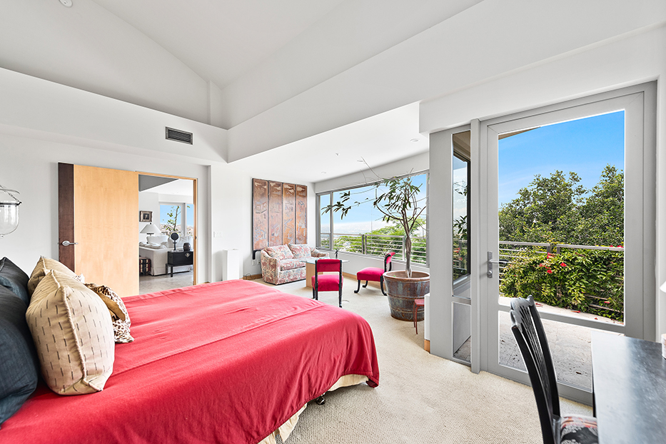 Luxurious Architectural Masterpiece on 111+ Acres in Santa Susana Knol – image 39