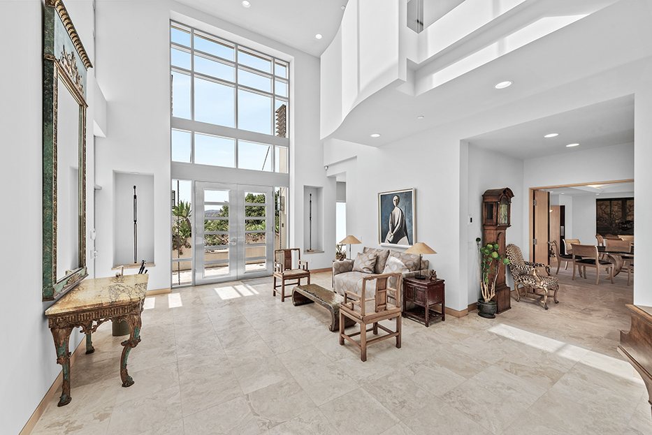Luxurious Architectural Masterpiece on 111+ Acres in Santa Susana Knol – image 7
