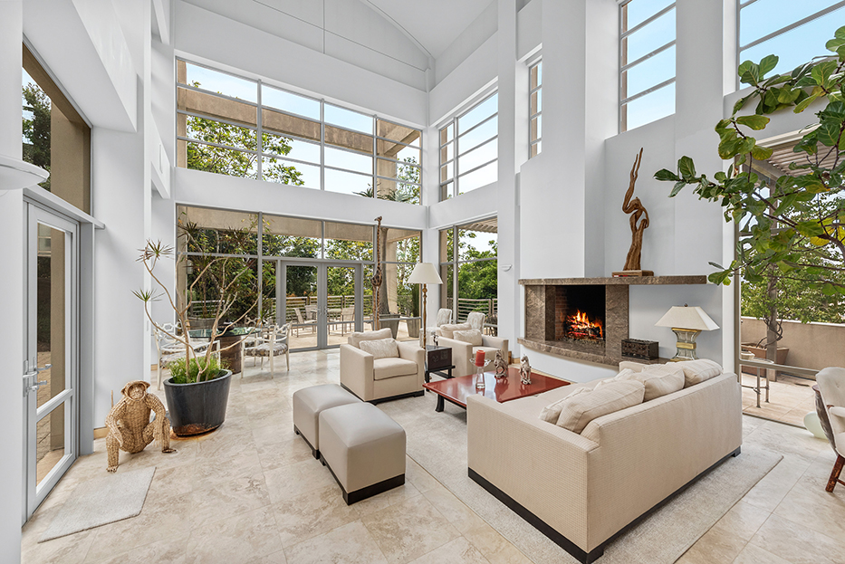 Luxurious Architectural Masterpiece on 111+ Acres in Santa Susana Knol – image 8