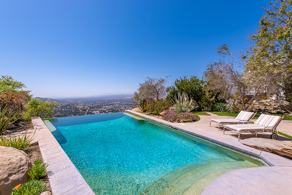 Luxurious Architectural Masterpiece on 111+ Acres in Santa Susana Knol – image 45