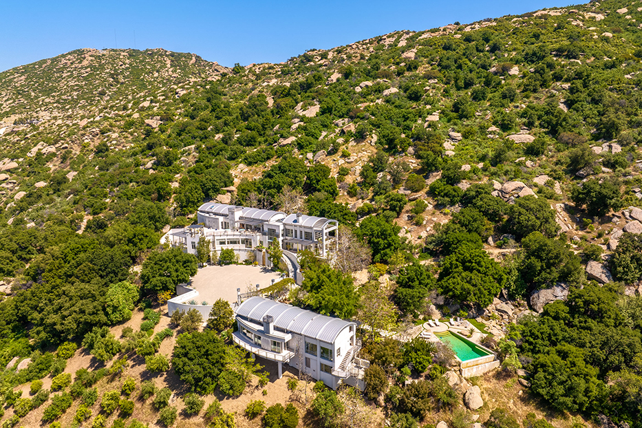 Luxurious Architectural Masterpiece on 111+ Acres in Santa Susana Knol – image 48