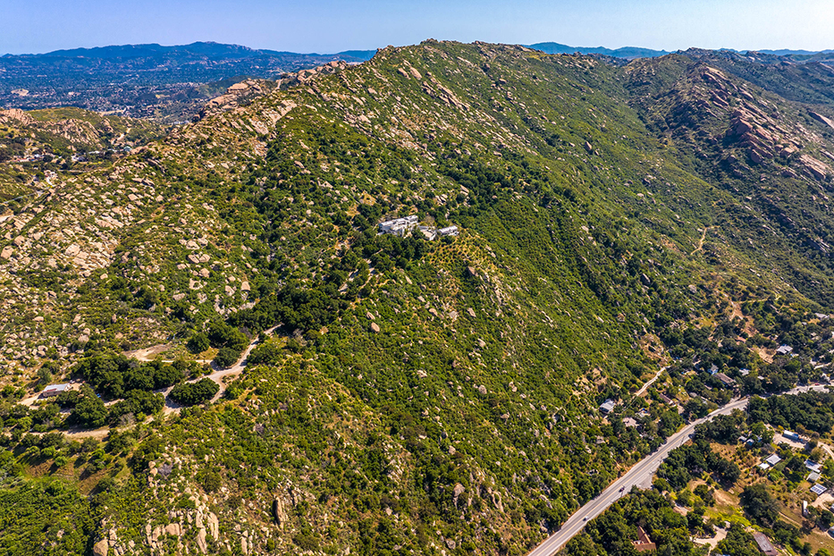 Luxurious Architectural Masterpiece on 111+ Acres in Santa Susana Knol – image 49