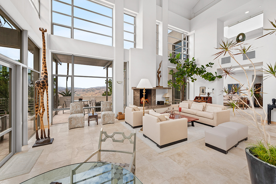 Luxurious Architectural Masterpiece on 111+ Acres in Santa Susana Knol – image 10