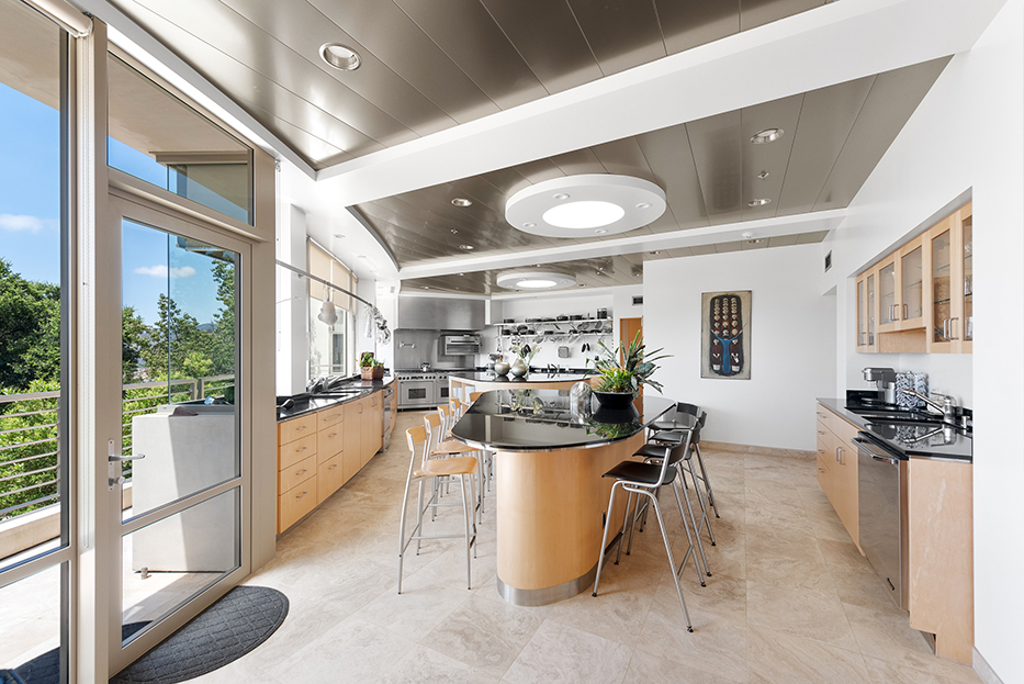 Luxurious Architectural Masterpiece on 111+ Acres in Santa Susana Knol – image 11