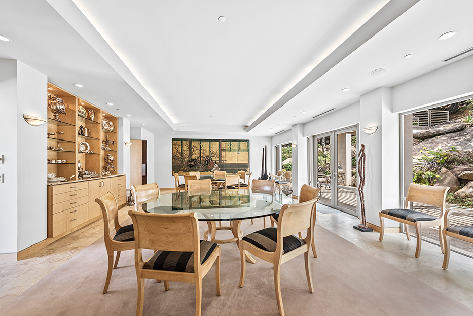 Luxurious Architectural Masterpiece on 111+ Acres in Santa Susana Knol – image 13