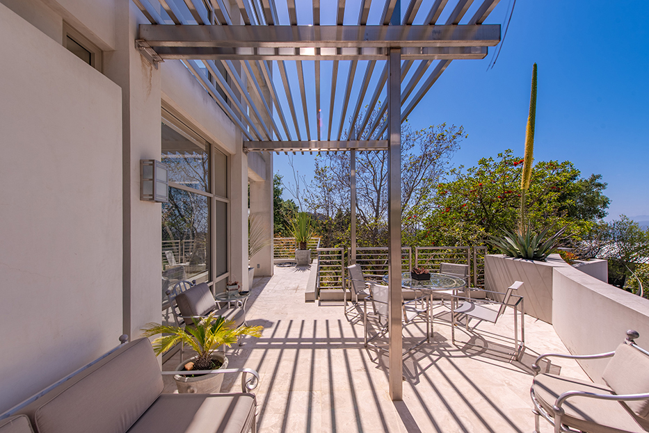 Luxurious Architectural Masterpiece on 111+ Acres in Santa Susana Knol – image 3