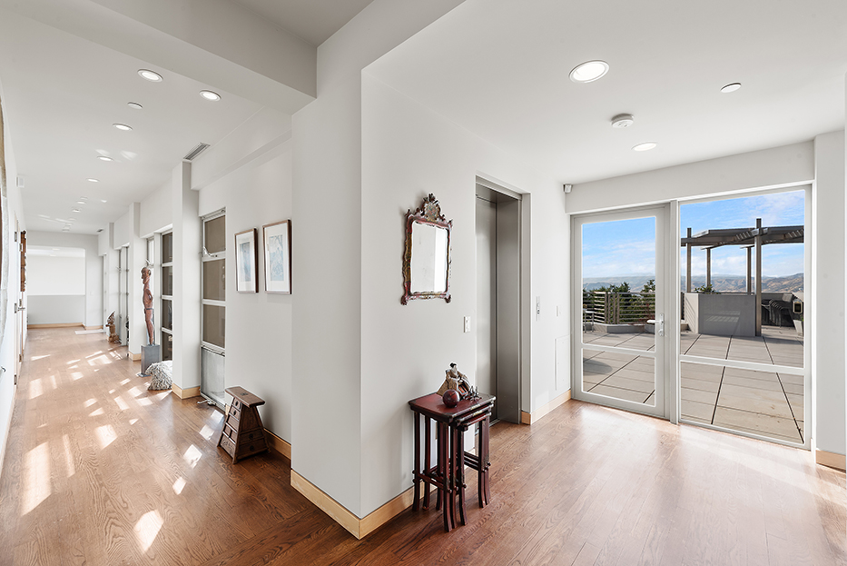 Luxurious Architectural Masterpiece on 111+ Acres in Santa Susana Knol – image 22