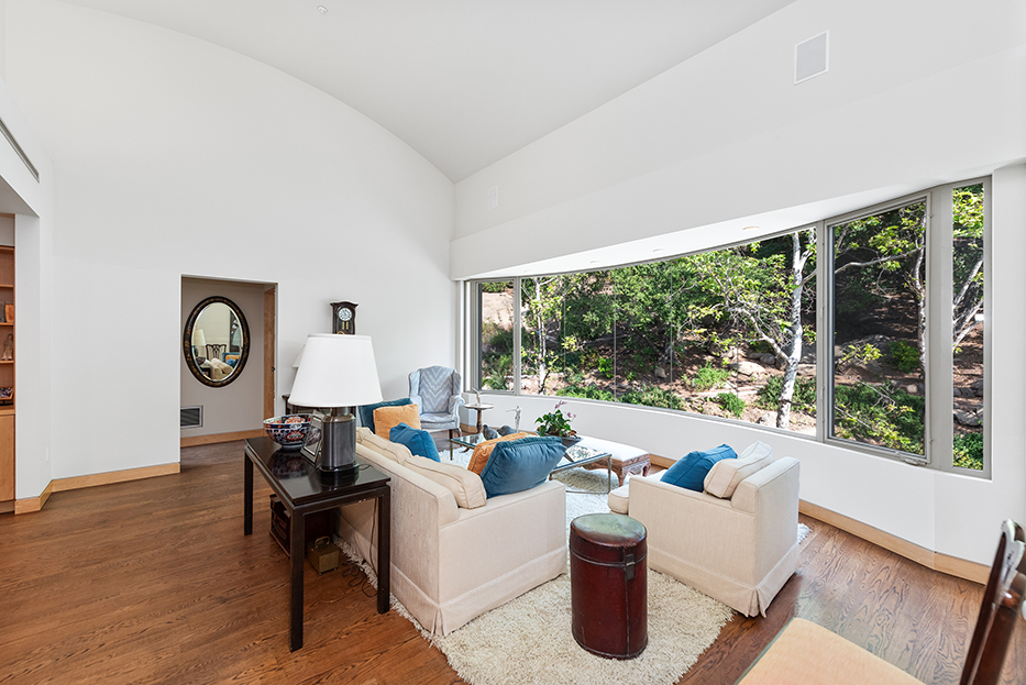 Luxurious Architectural Masterpiece on 111+ Acres in Santa Susana Knol – image 23
