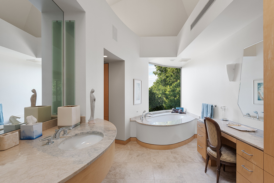 Luxurious Architectural Masterpiece on 111+ Acres in Santa Susana Knol – image 25