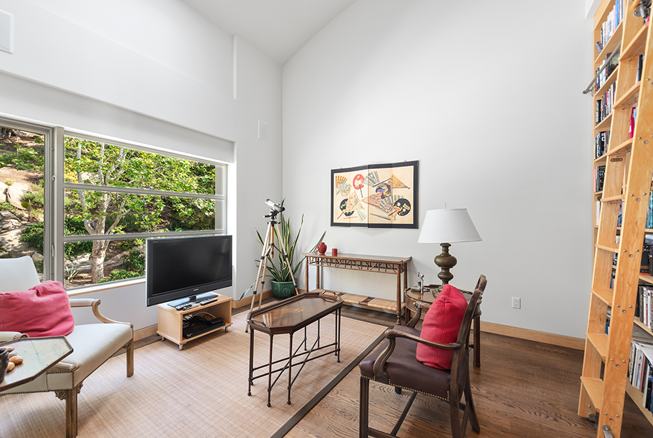 Luxurious Architectural Masterpiece on 111+ Acres in Santa Susana Knol – image 27