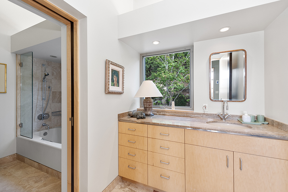 Luxurious Architectural Masterpiece on 111+ Acres in Santa Susana Knol – image 29