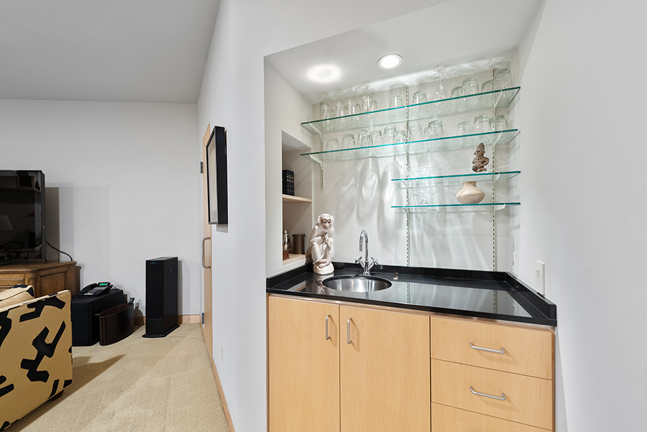 Luxurious Architectural Masterpiece on 111+ Acres in Santa Susana Knol – image 32