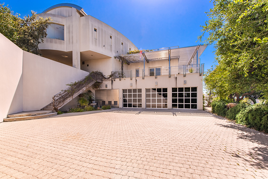 Luxurious Architectural Masterpiece on 111+ Acres in Santa Susana Knol – image 33