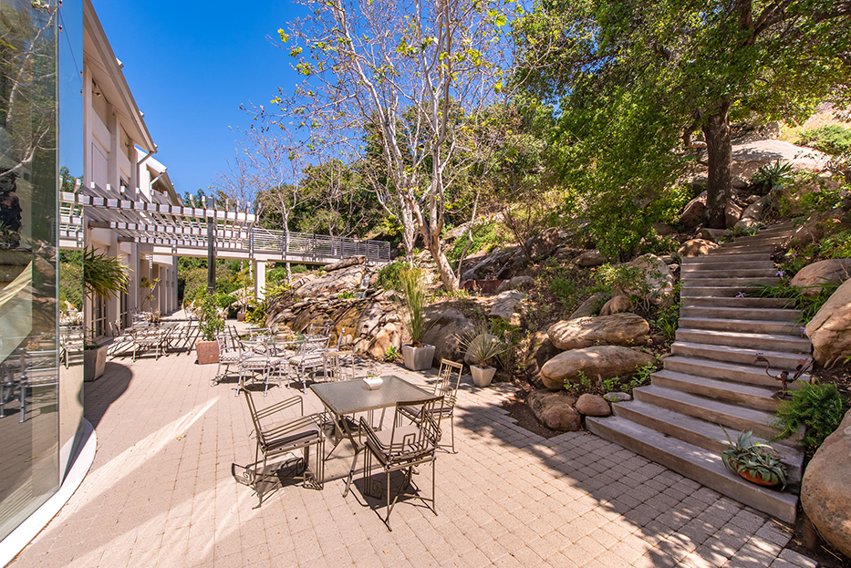 Luxurious Architectural Masterpiece on 111+ Acres in Santa Susana Knol – image 36