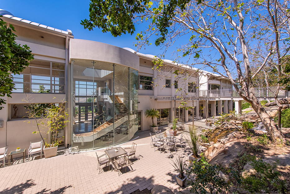 Luxurious Architectural Masterpiece on 111+ Acres in Santa Susana Knol – image 37
