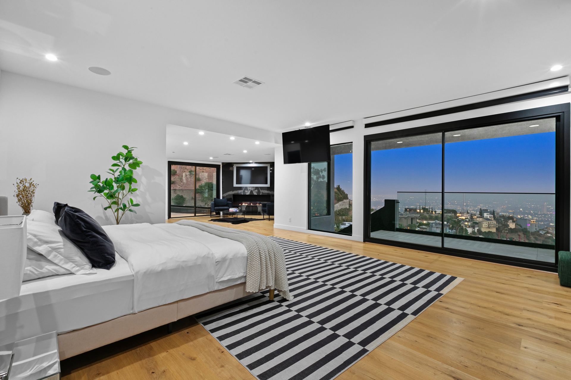 1924 Sunset Plaza Dr Los Angeles CA 90069 – image 43