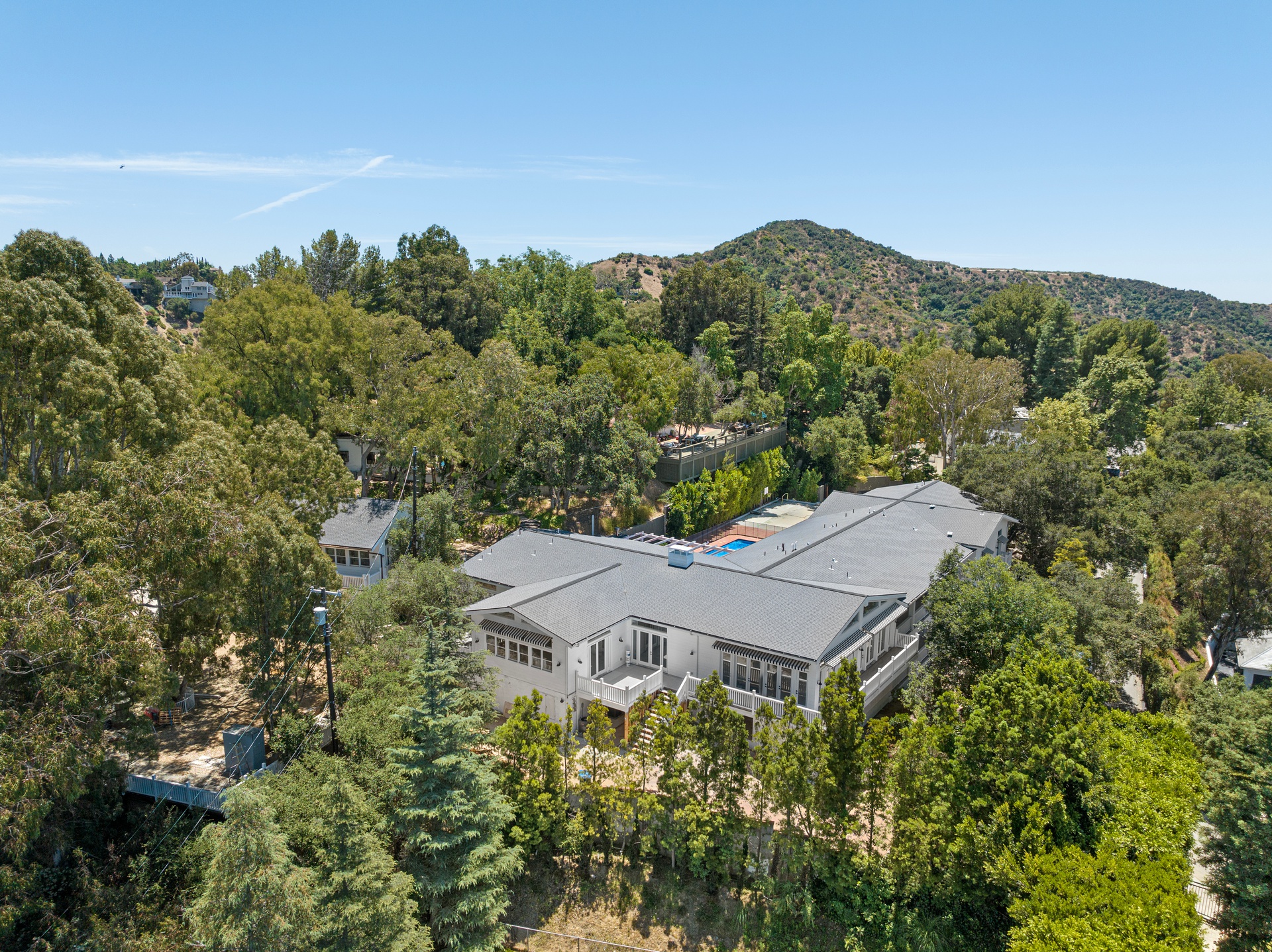 9669 Oak Pass Rd Beverly Hills CA 90210 – image 2
