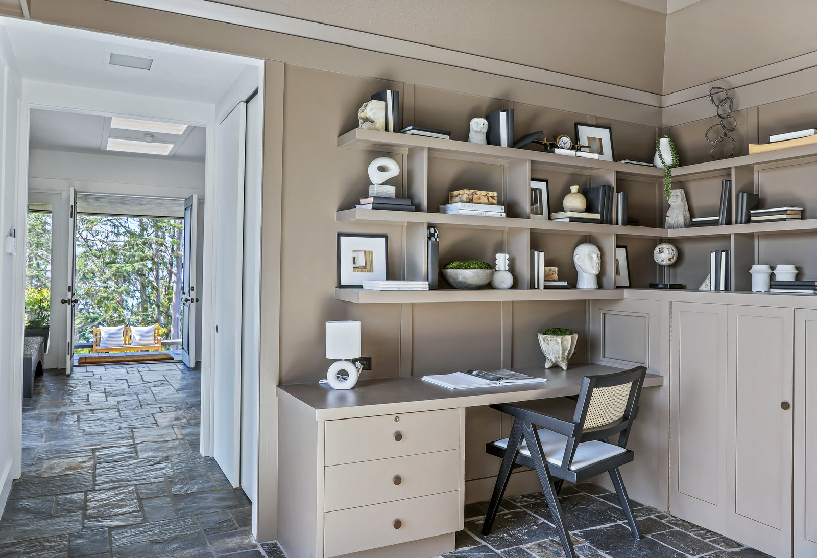 STYLISH AND RENOVATED WITH SWEEPING VIEWS – image 16