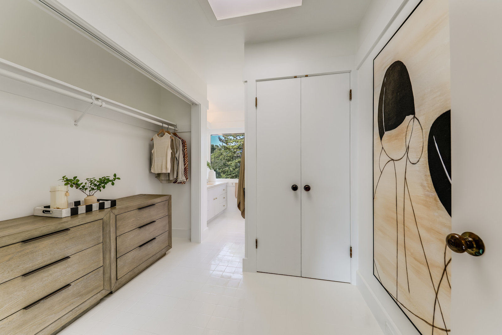 STYLISH AND RENOVATED WITH SWEEPING VIEWS – image 20