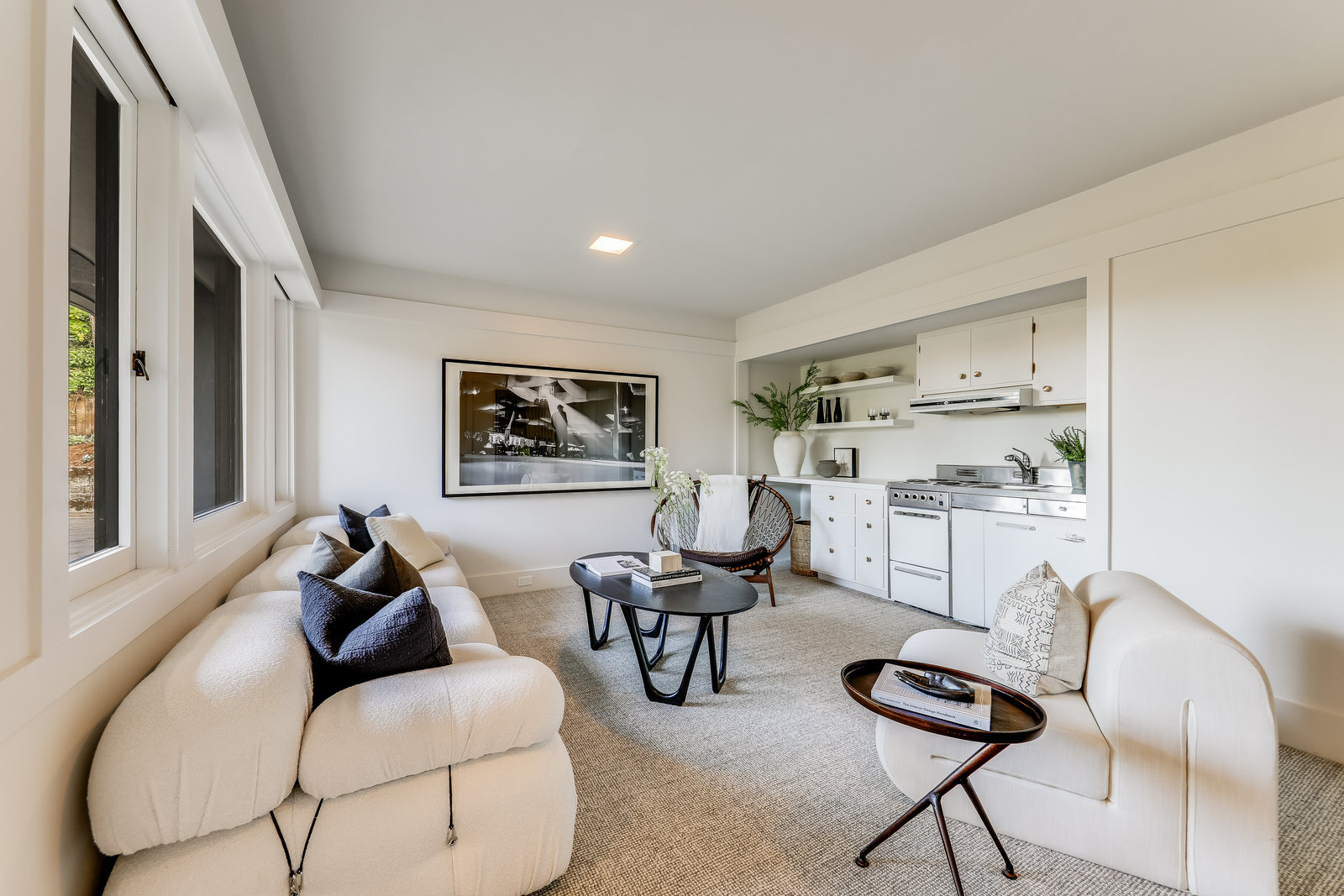 STYLISH AND RENOVATED WITH SWEEPING VIEWS – image 24