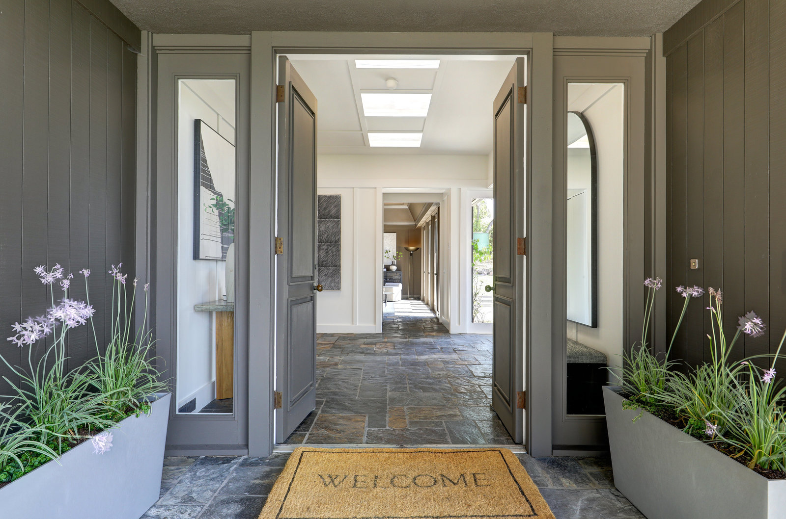 STYLISH AND RENOVATED WITH SWEEPING VIEWS – image 7