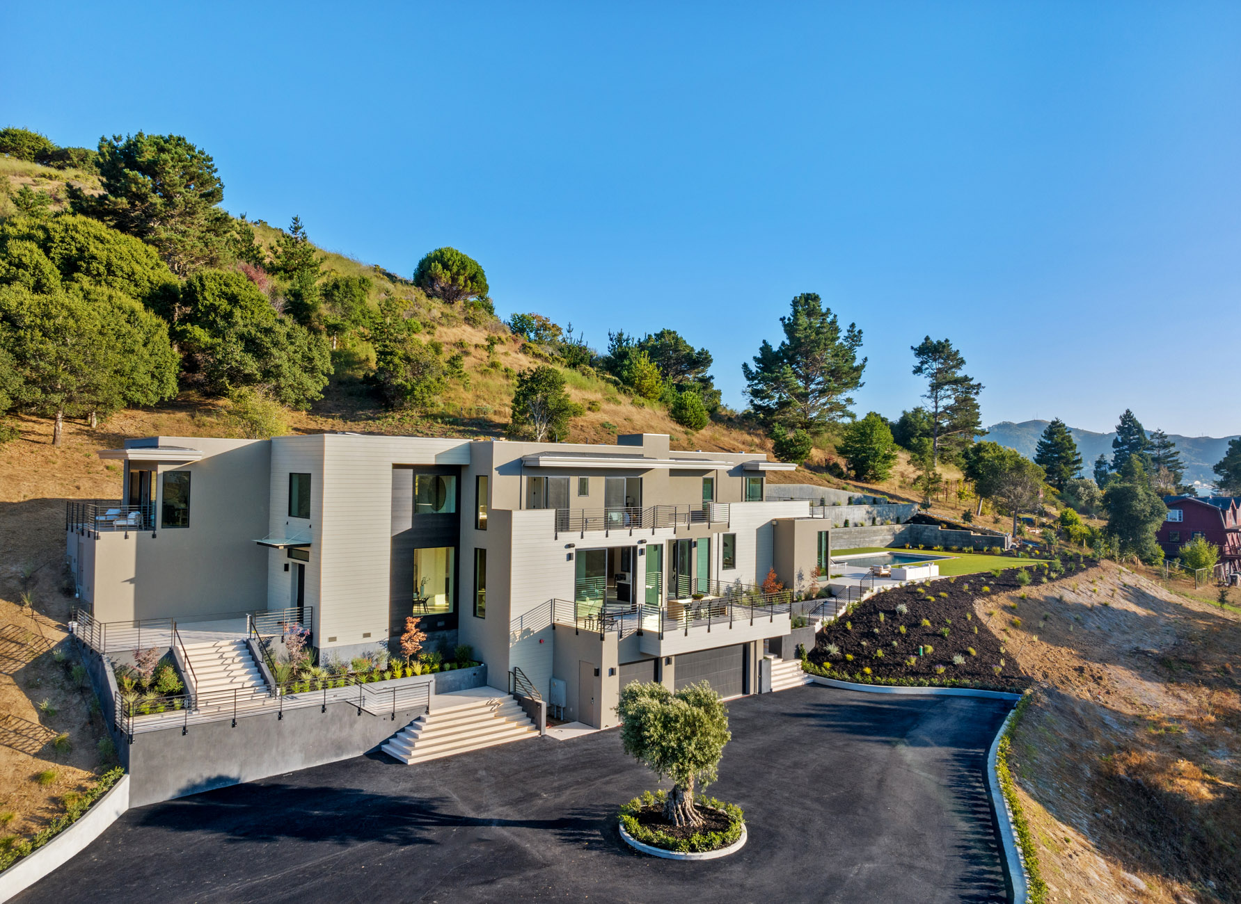 NEW MODERN LUXURY HOME – image 1