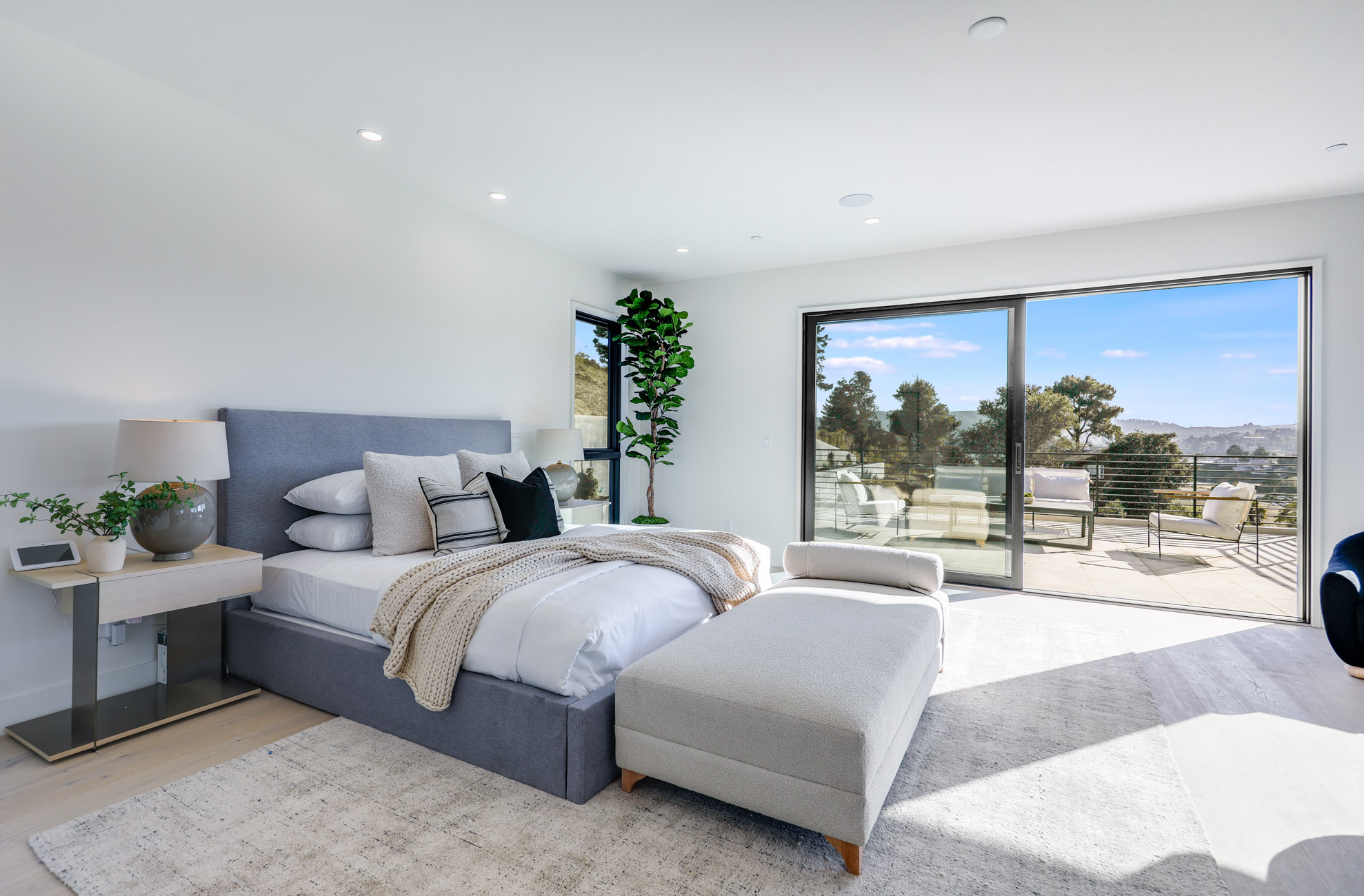 NEW MODERN LUXURY HOME – image 15