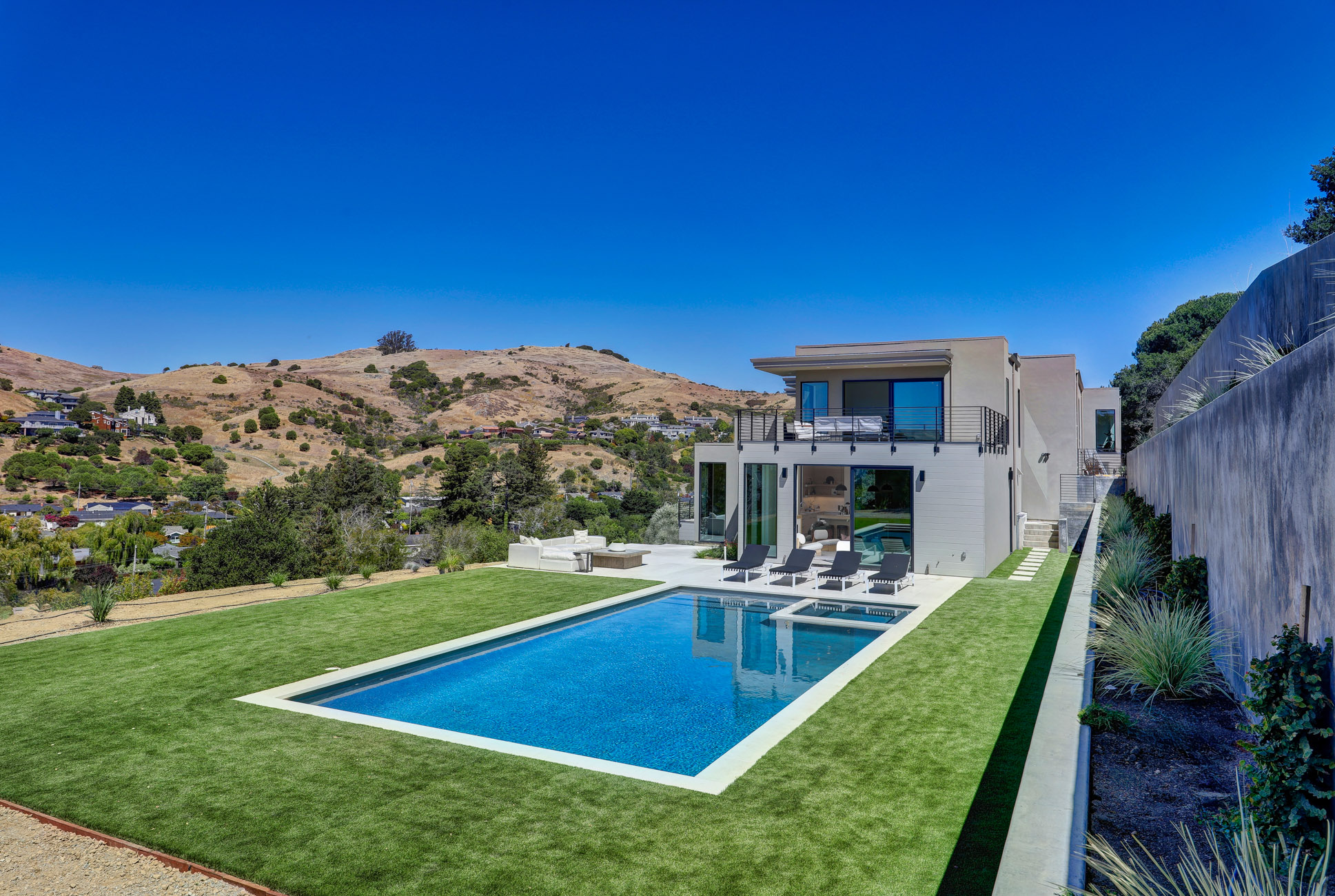 NEW MODERN LUXURY HOME – image 3