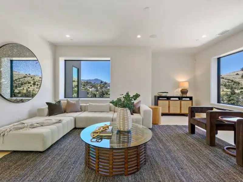 NEW MODERN LUXURY HOME – image 14