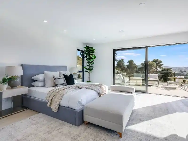 NEW MODERN LUXURY HOME – image 15