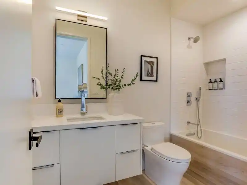 NEW MODERN LUXURY HOME – image 19