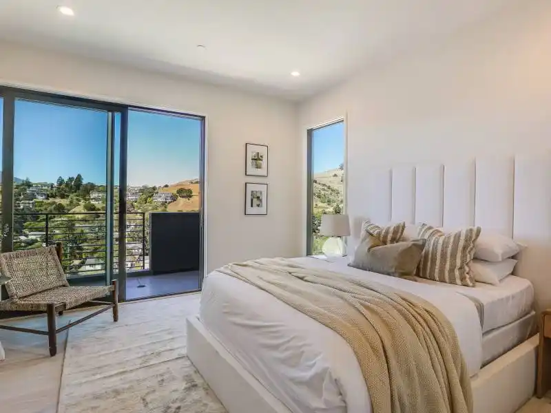 NEW MODERN LUXURY HOME – image 20