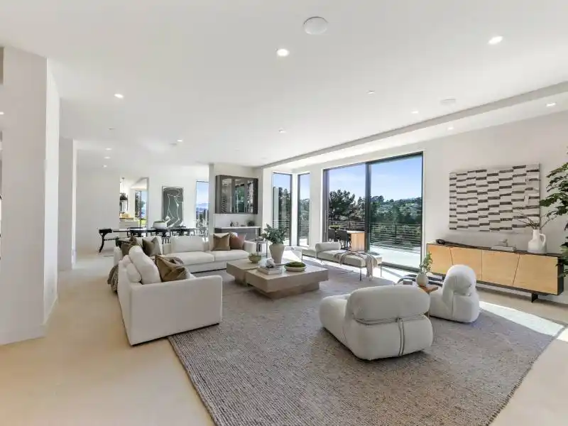 NEW MODERN LUXURY HOME – image 5