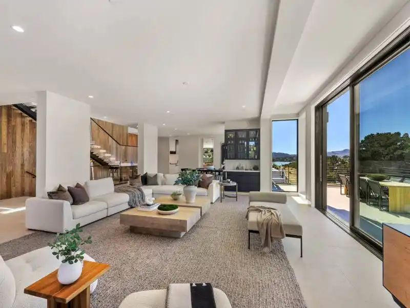 NEW MODERN LUXURY HOME – image 6