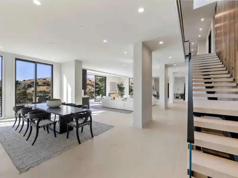 NEW MODERN LUXURY HOME – image 7