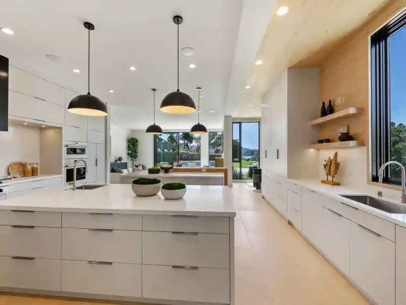 NEW MODERN LUXURY HOME – image 8