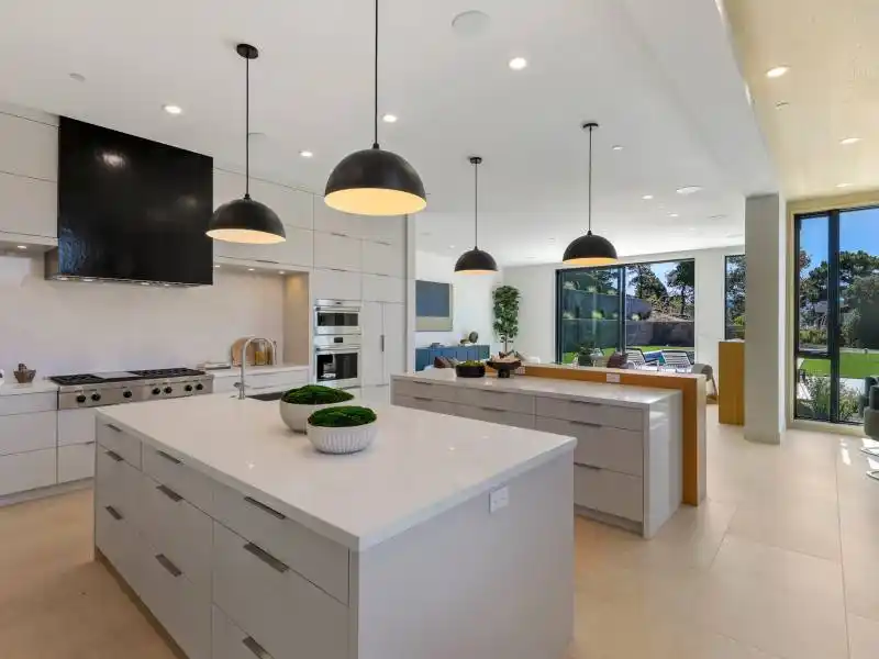 NEW MODERN LUXURY HOME – image 9