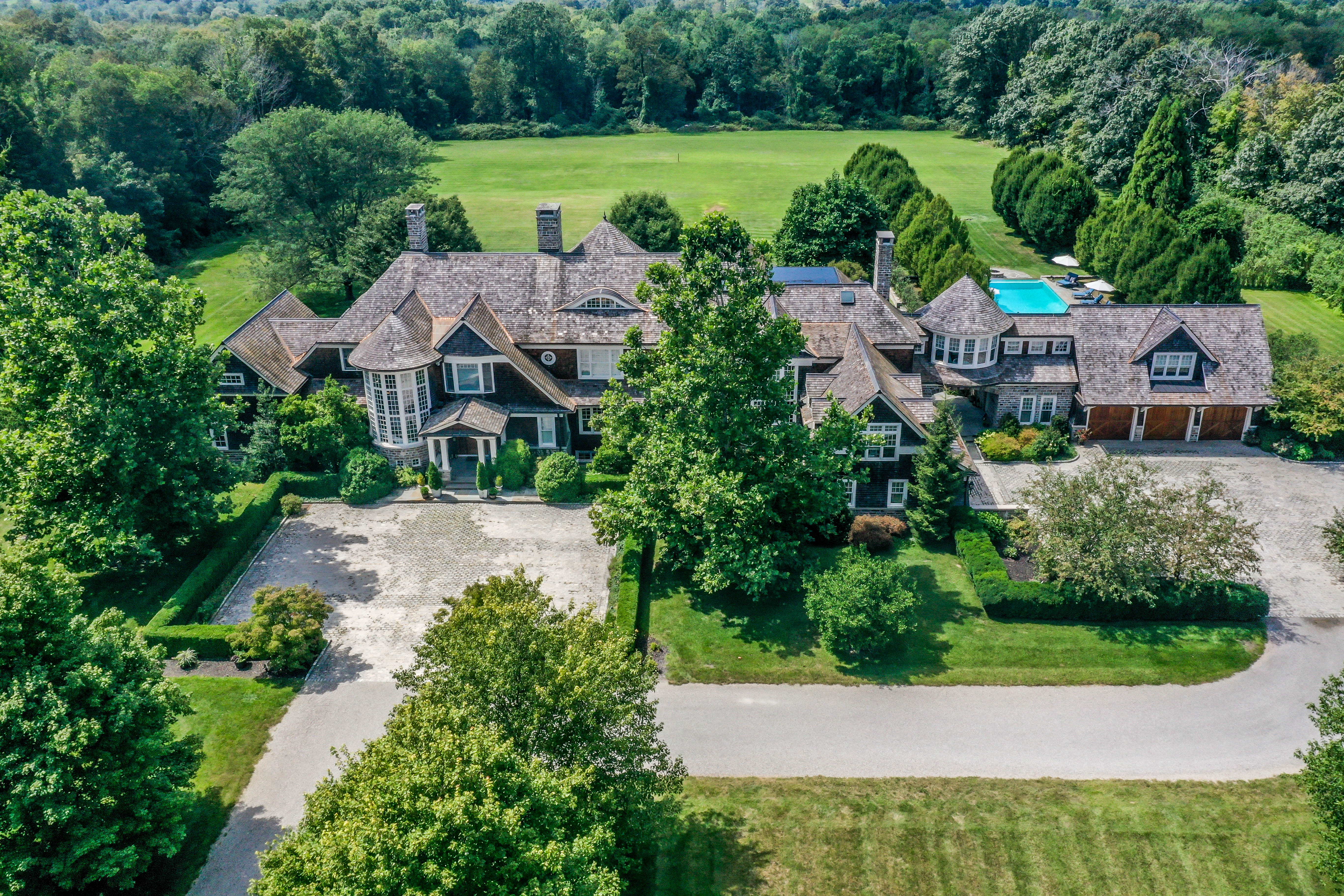 Incomparable Country Estate – image 1