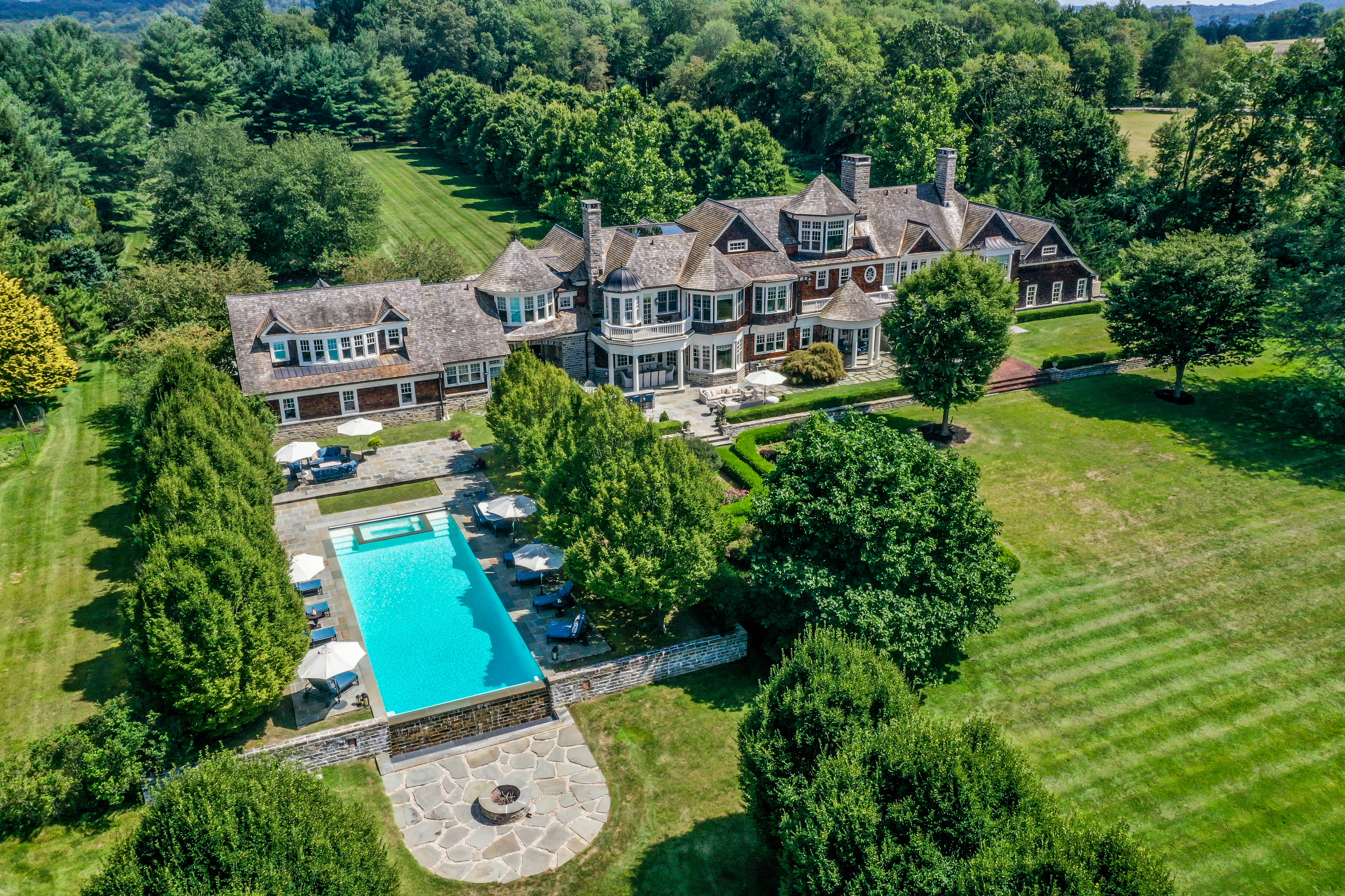 Incomparable Country Estate – image 2