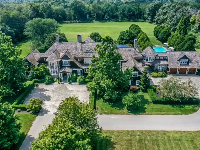 Incomparable Country Estate – image 1
