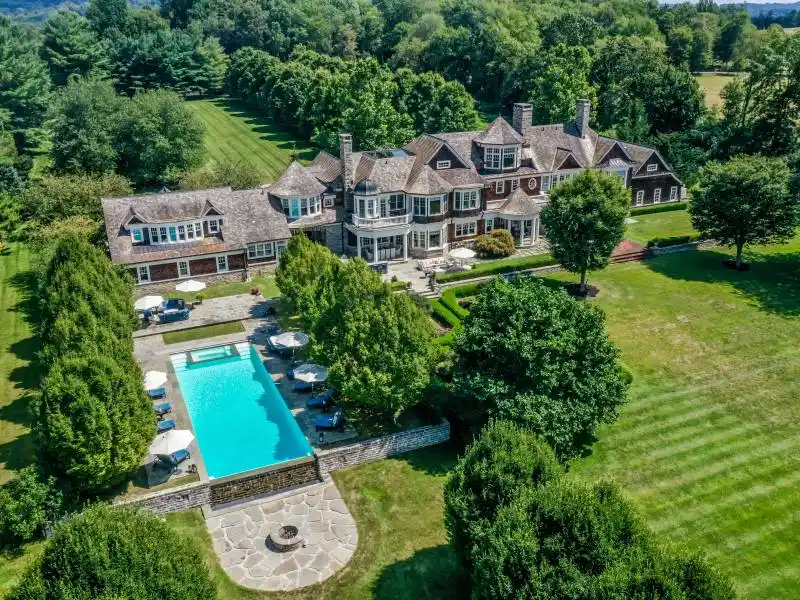 Incomparable Country Estate – image 2
