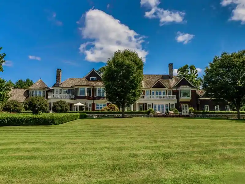 Incomparable Country Estate – image 6