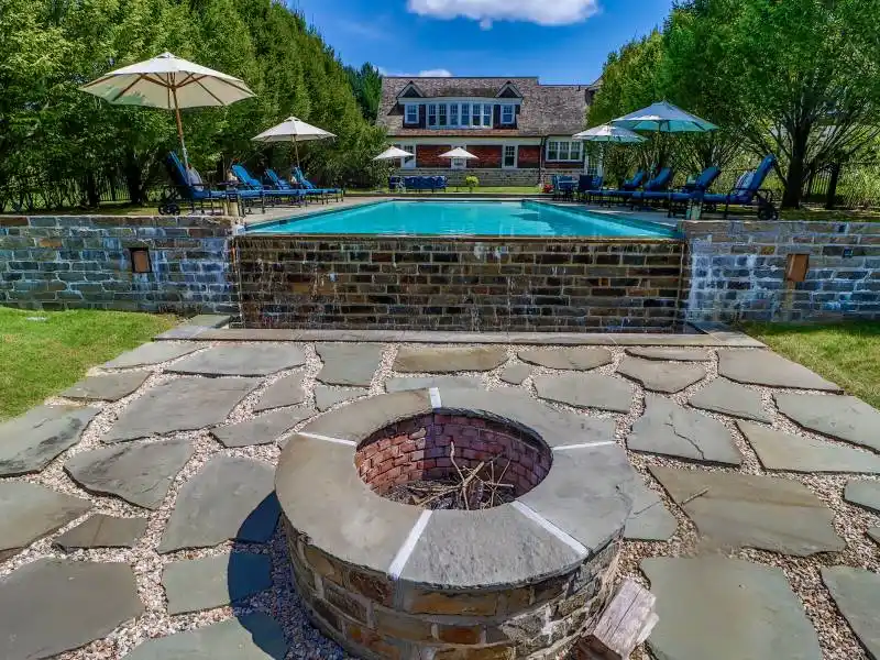 Incomparable Country Estate – image 7