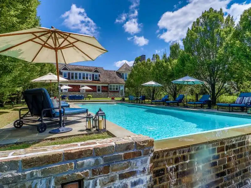 Incomparable Country Estate – image 8