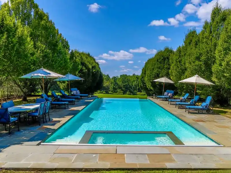 Incomparable Country Estate – image 9