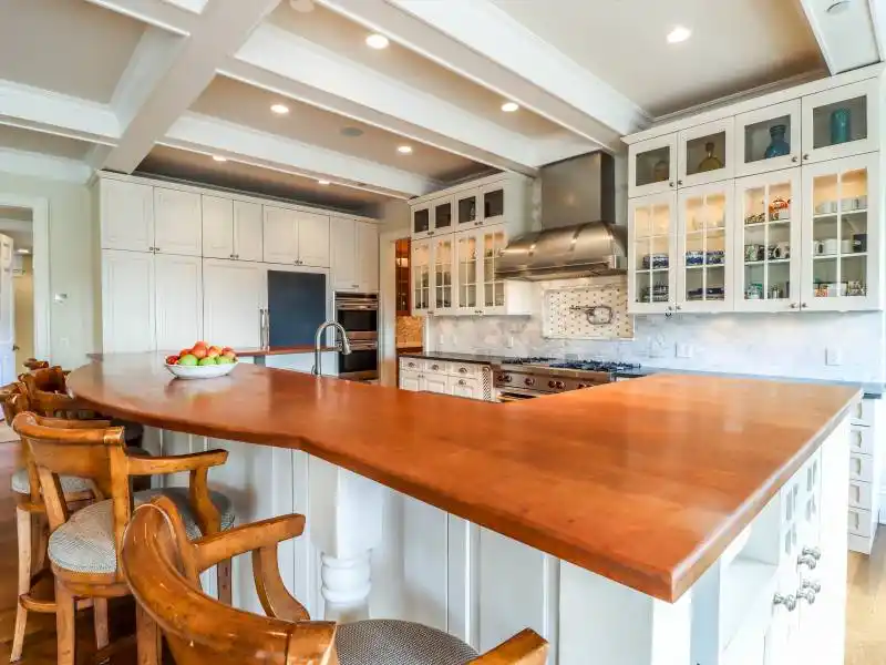 Incomparable Country Estate – image 10